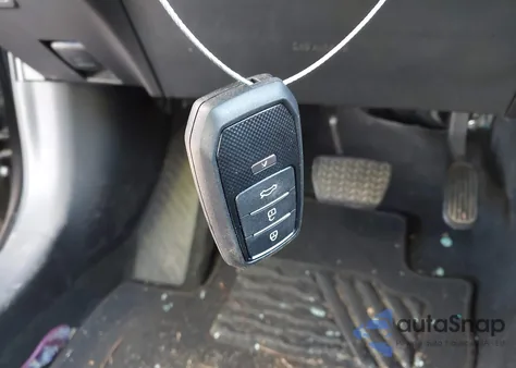 2023 Toyota Corolla Cross Hybrid S z USA, uszkodzony, nr VIN 7MUFBABG6PV005429